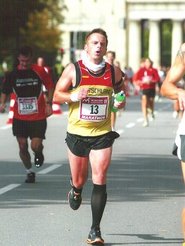 Alexander Finsel mit persönlicher Bestzeit beim 24. München-Marathon 2009